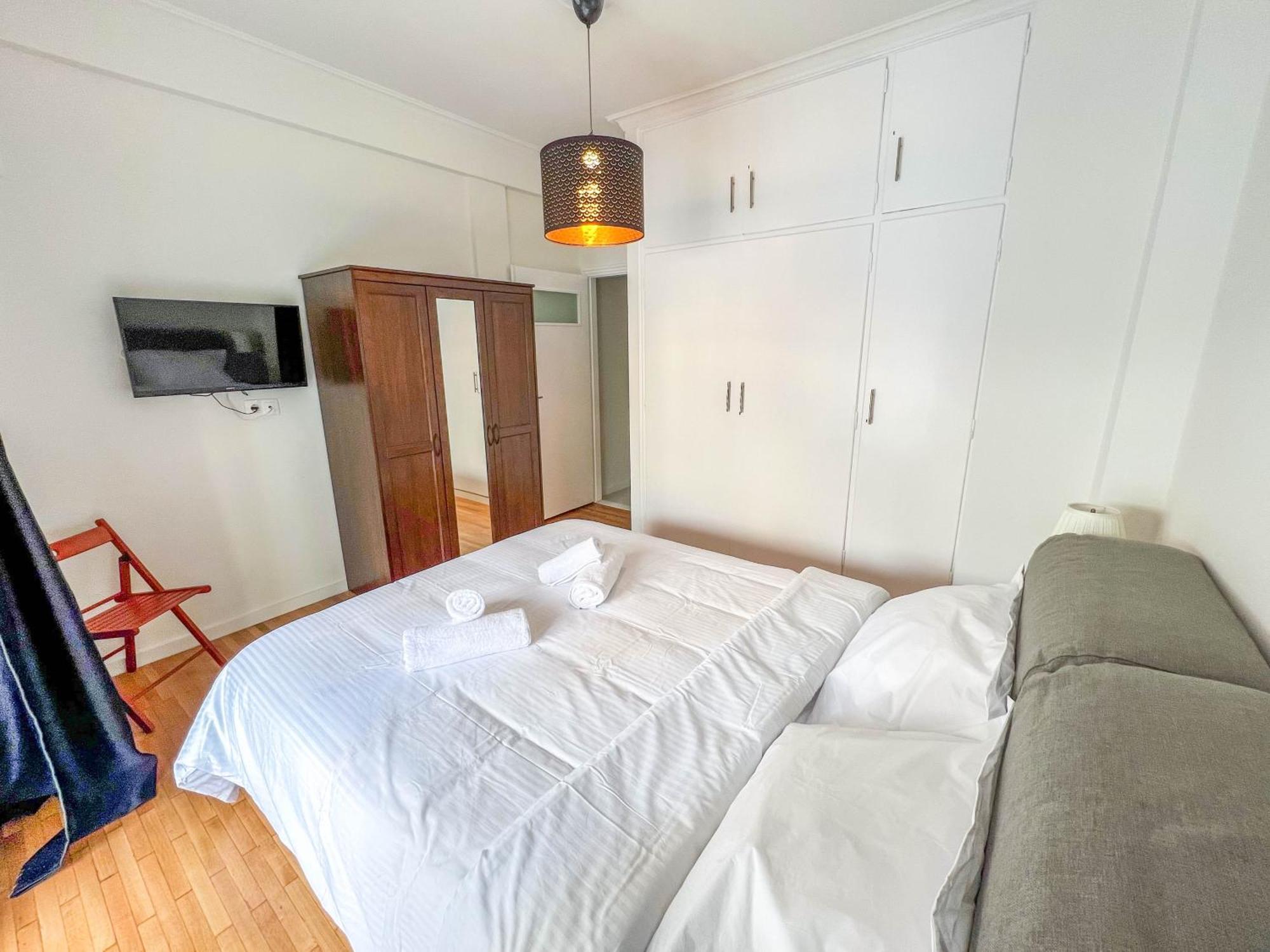 Family Two Bedroom Apartment Benaki Атина Екстериор снимка